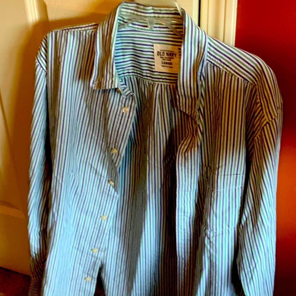 Man’s Old Navy long sleeve dress shirt